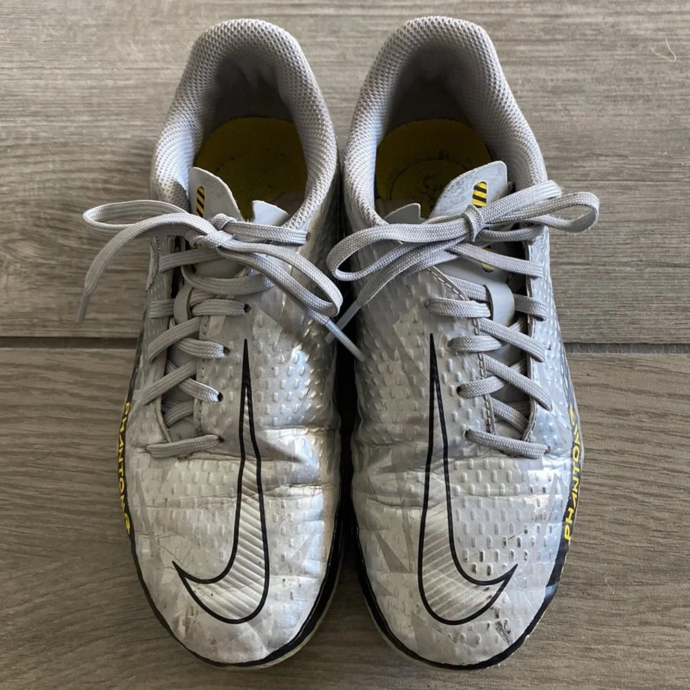 Nike Phantom GT Scorpion Academy Jr. Indoor Shoes Youth - Wolf Grey - Picture 2 of 11